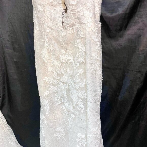 Chic Floral Lace Gown - Picture 4 of 17